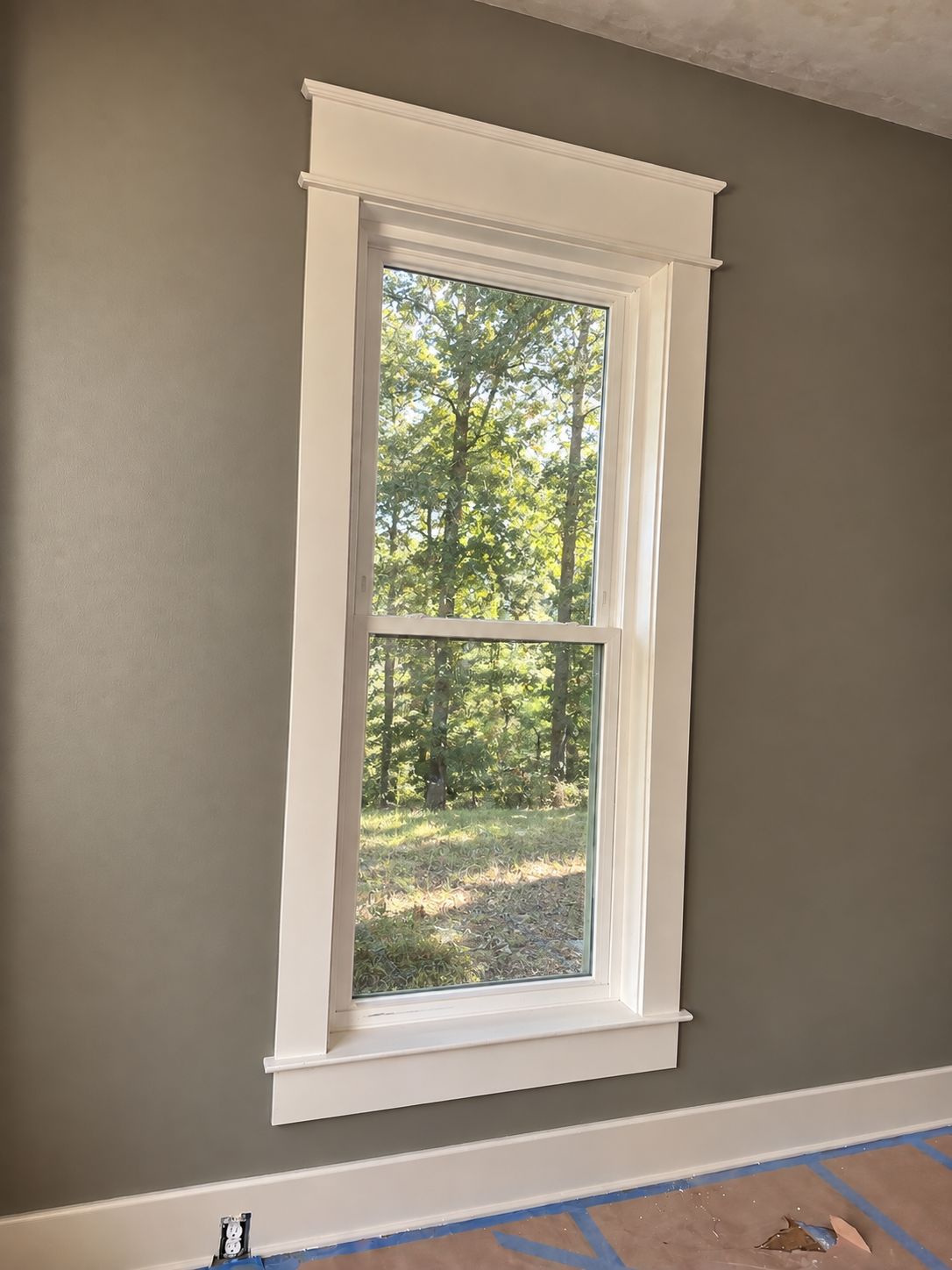 Window casing with crown detail